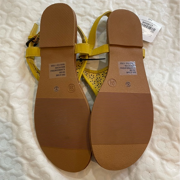 NWT Arizona Jean Co. Yellow Sandals Size 9.5 - Picture 4 of 5